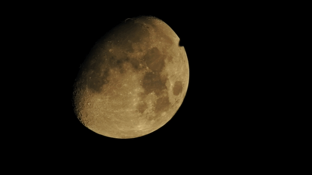 0327大小飞行物2.gif