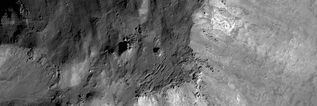 A view of the central peak from directly overhead, cropped from NAC image M127008391L.jpg