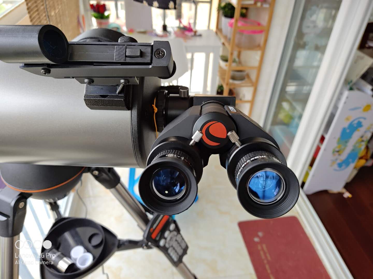 新入一套双目镜,目视党的盛宴,视觉效果好极了