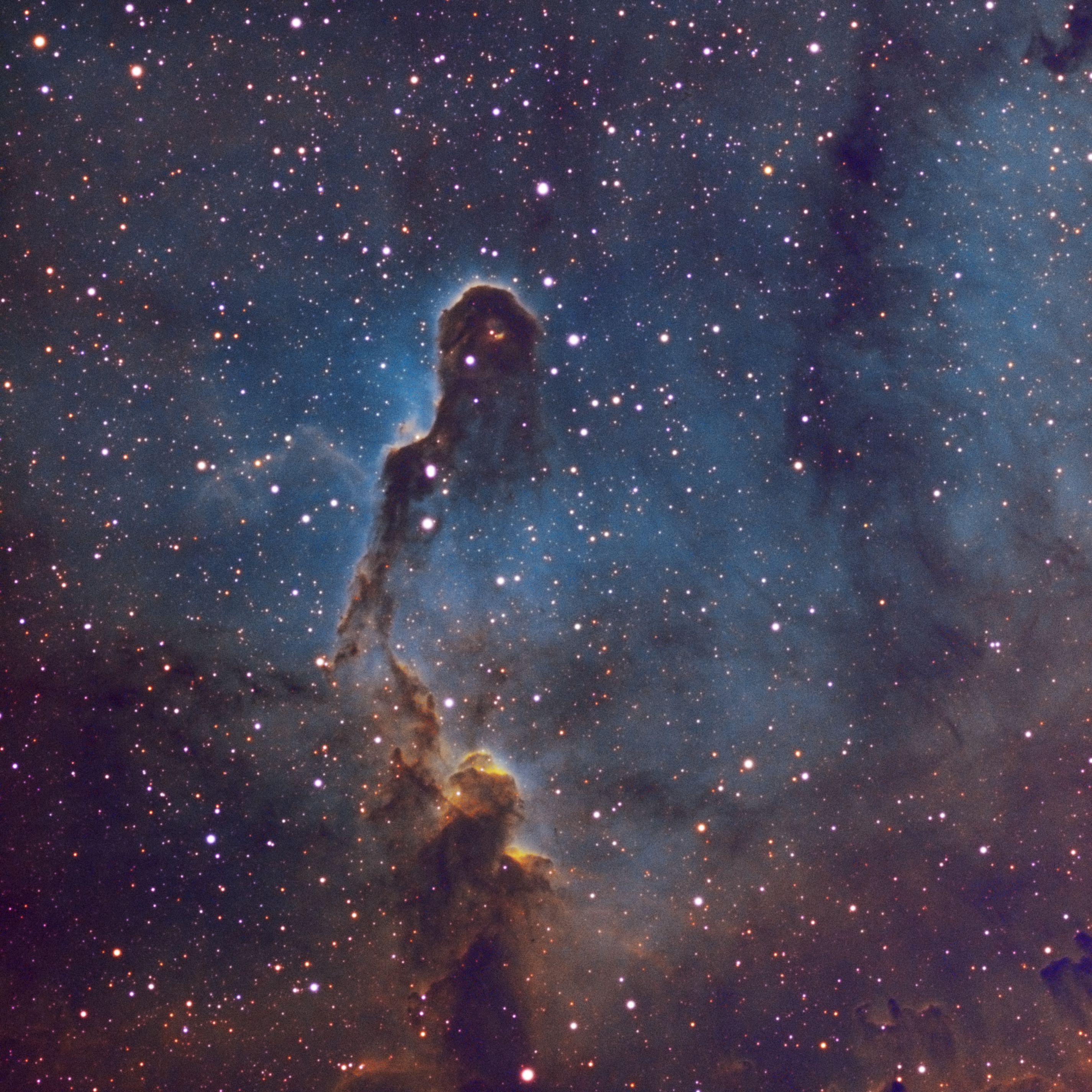 IC1396_SII_141x300s_Ha_104x300s_OIII_126x300s_v3.jpg