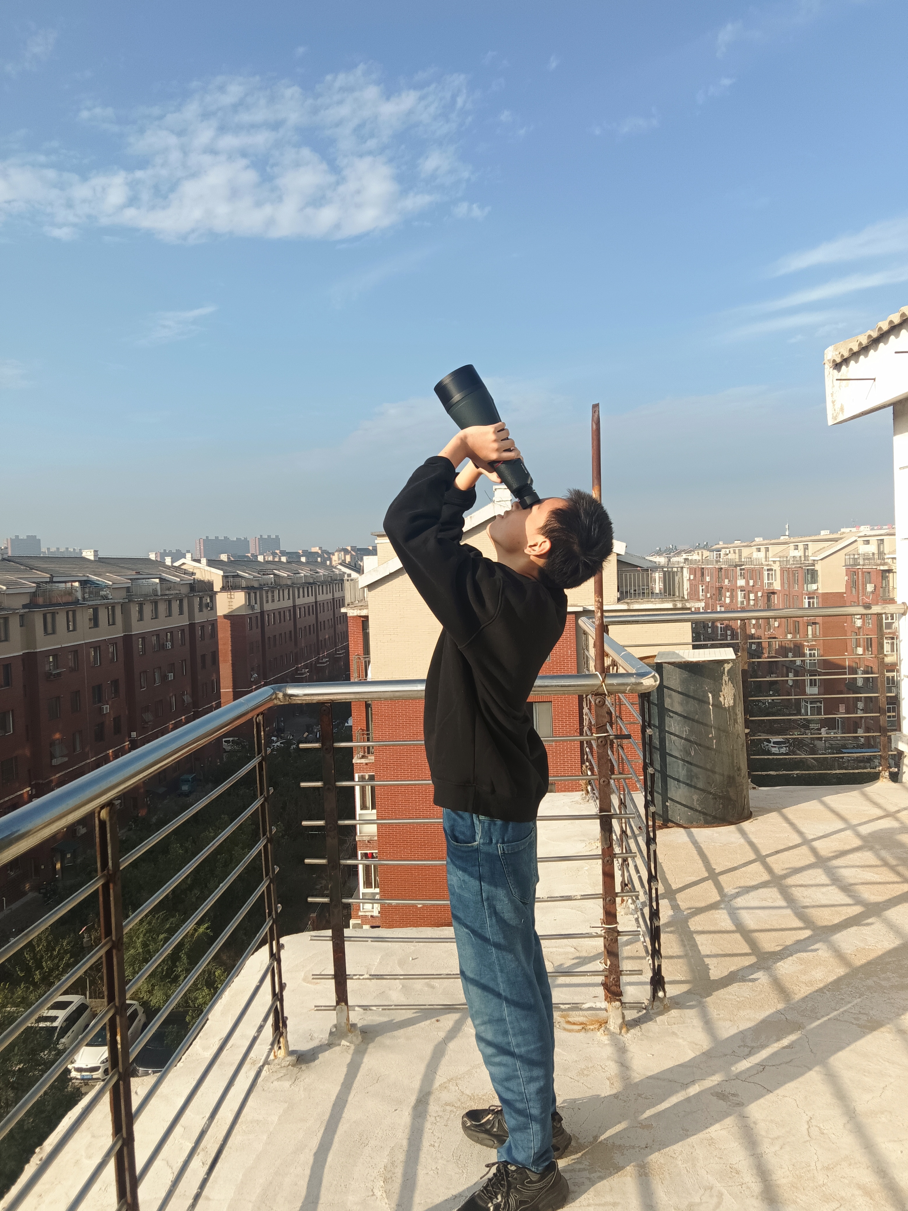 图5.用普通双筒望远镜观测60°目标状态