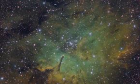 银河中的宝藏—NGC6823