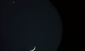 双筒镜里的金星合月