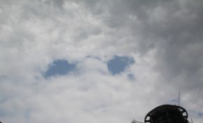 那天雨前乱拍的云。。