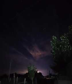 这张天蝎座照片中，心宿二周围是什么