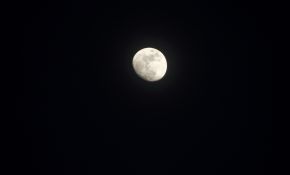 4月1日的月亮