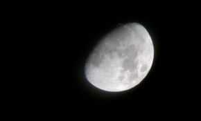 超新手第一次“借”朋友的星特郎80EQ手机拍摄月亮