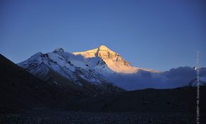迈向地球之巅——2010珠峰攀登图记