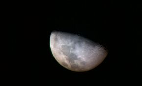 各位看官勿厌，新手处女照 Moon