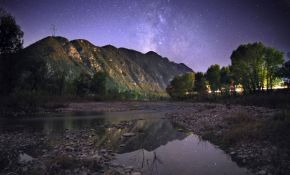 上周末在北京门头沟拍的星空照片两张，有火流星喔~~