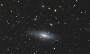 狂风下的NGC7331