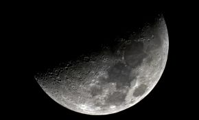 完全新手，2010年4月21日拍的月球。