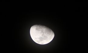 20120402_宇众80600第一次拍月亮，求教月亮对焦问题