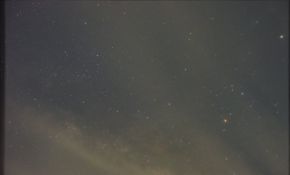 试拍星空（不知道怎么调色，可否帮我调调咧）
