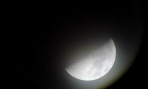 新手3.30晚上拍的半月.