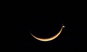 金星挂月梢。