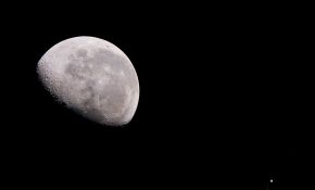 10月6日清晨的木星合月