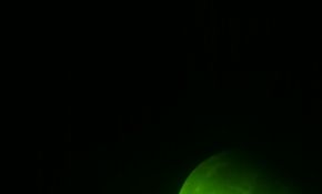 手机拍木星和月亮，有些模糊。。