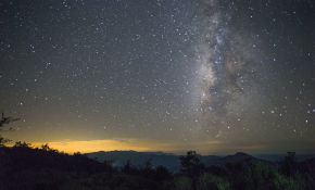 发两张8月9号晚在广东第一峰（石坑崆）所拍的星河