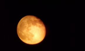 初次拍摄月球和土星