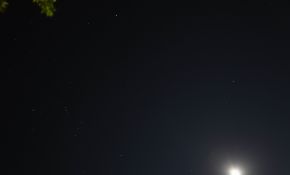 今夜的月亮和星星