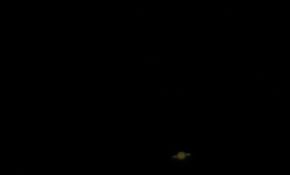 凑和着看吧，这是我去年四月第一次拍的土星。