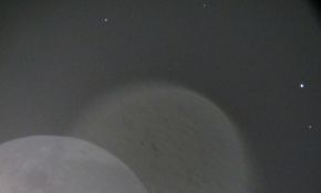 晚上的众星伴月