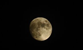 佳能50D   70-200拍月亮