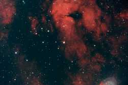 几乎满月下的天津一星云里的啄木鸟收官