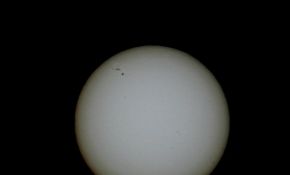 今天与3月13日的太阳黑子