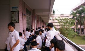 -中学校园内的落日-多点人回复嘛
