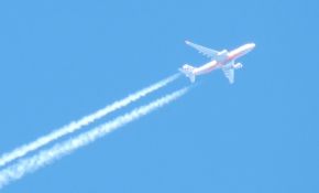 高变焦DC的威力，高空拉线的飞机，以为是战斗机原来是客机
