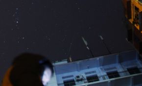 昨夜市中心顶强光乱拍流星