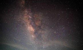 第一次拍银河，居然拍到和流星的合影！