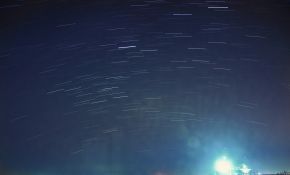 D7000  窗前的星空