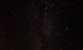 俺也来凑个热闹，发个拍的流星跟银河