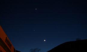 避暑山庄上的双星伴月