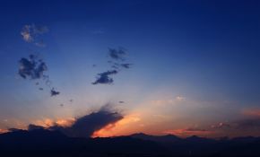 那山 那云 那月 那站台