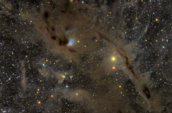 被尘埃包裹的反射星云 IC 349