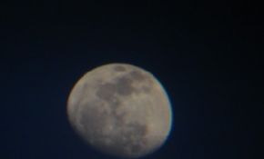 今天下仐6:00用双筒拍月球............