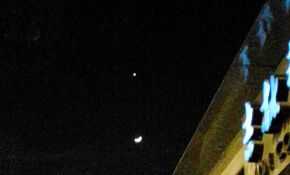 2012年3月26日晚上的双星伴月-手机拍照
