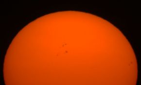 显见太阳自转，2011年2月19日清晨日出太阳