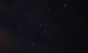 峨眉金顶的银河、昴星团与冬季大三角