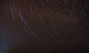 求助高手，怎样在叠加星轨时突出流星的轨迹