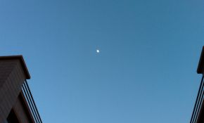 5月1日的月亮