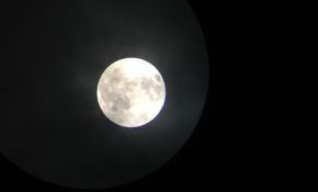 我也发超级月亮  手机+观鸟镜