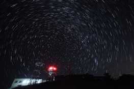 难得晴空——百花山的银河与星轨